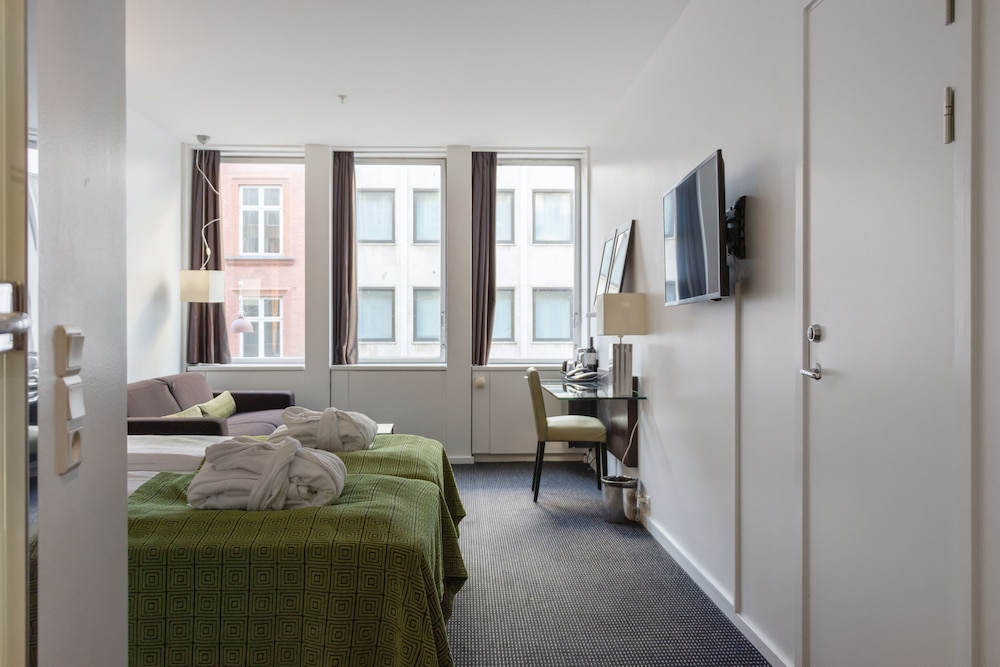 Junior Suite with lounge access - Photo 8