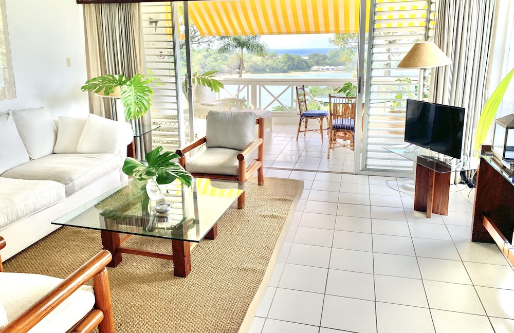 Deluxe Villa, 1 King Bed, Kitchen, Ocean View photo 2