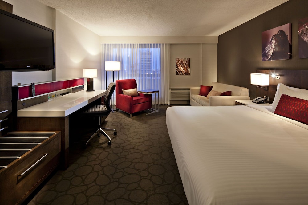 Club Room, 1 King Bed - Photo 5