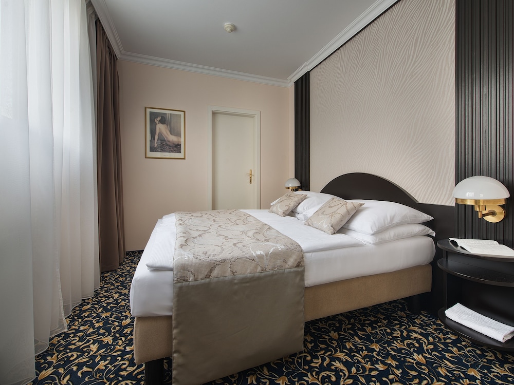 Standard Double or Twin Room - Photo 5