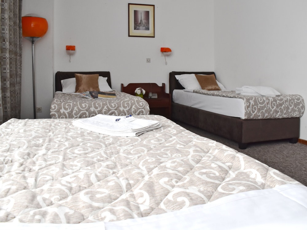 Standard Triple Room, 3 Twin Beds, Non Smoking photo 1