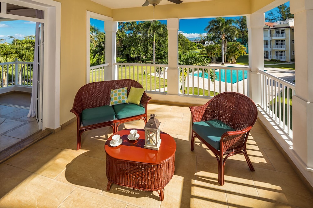 Premium Condo, 2 Bedrooms, Pool View photo 2
