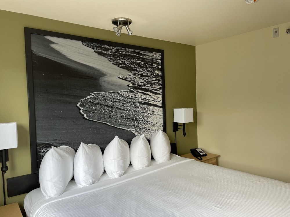 Junior Suite, 1 Bedroom, Non Smoking (1 King Bed) - Photo 7