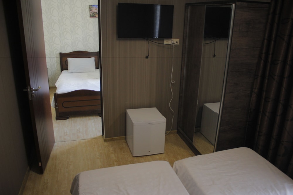 Basic Triple Room photo 2