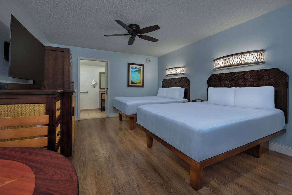 Standard View. Hearing accessible - visual alarms and notifications. 2 queen beds photo 2