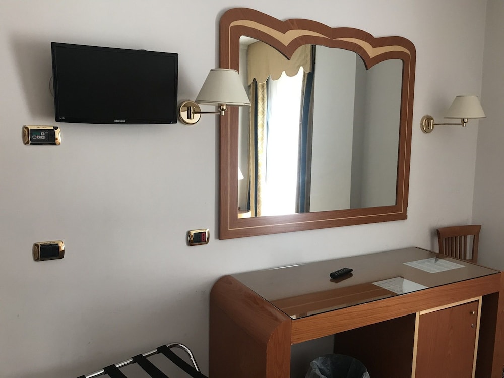 Standard Triple Room - Photo 2