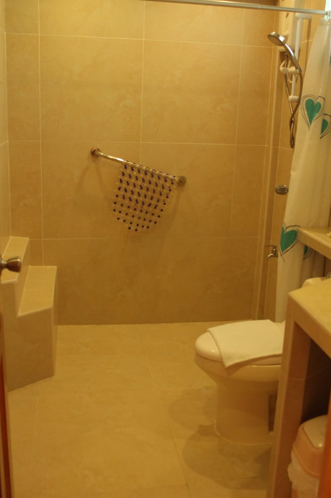 Deluxe Room, Sea View (Expose to Noise) photo 2