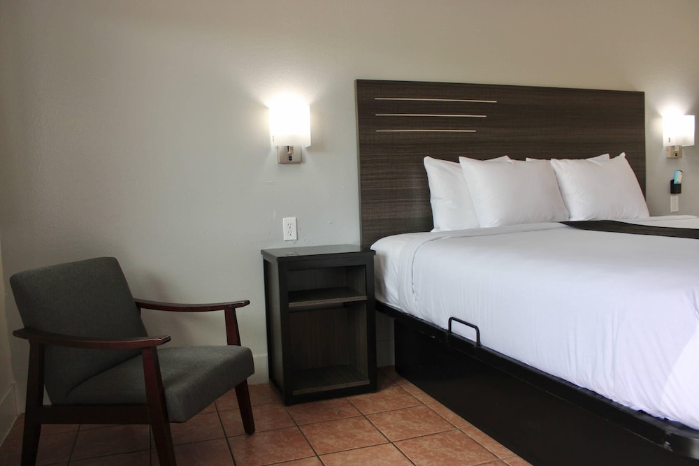 Room, 1 King Bed, Accessible, Non Smoking photo 2