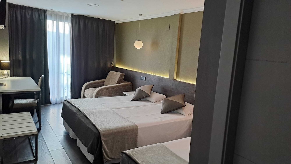 Panoramic Triple Room photo 2