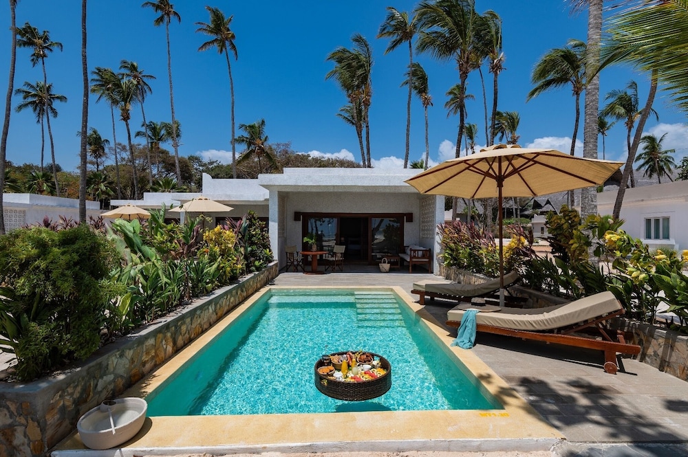 Beach Front Suite with Pool photo 3