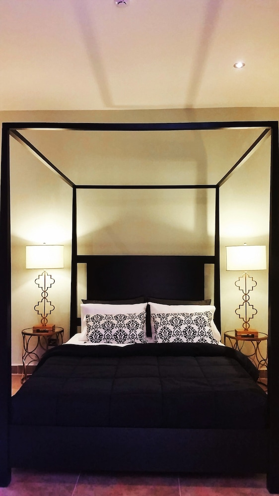 Double Queen Suite photo 3
