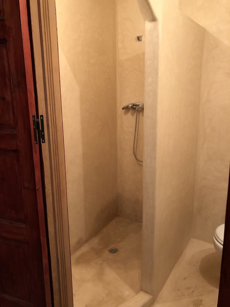 Standard Quadruple Room - Photo 6