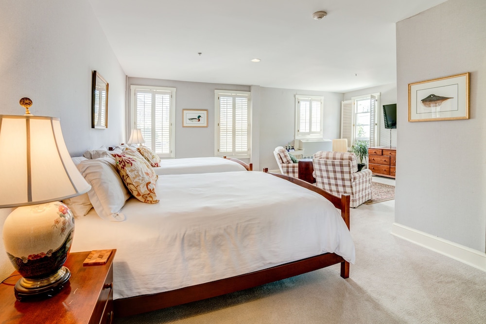Double Room, Multiple Beds photo 3