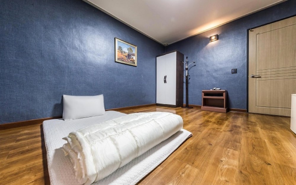 Traditional Room photo 2