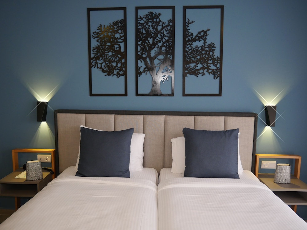 Signature Twin Room photo 2