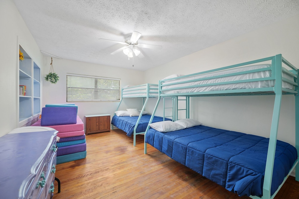 House, Multiple Beds, Patio, Garden View photo 2