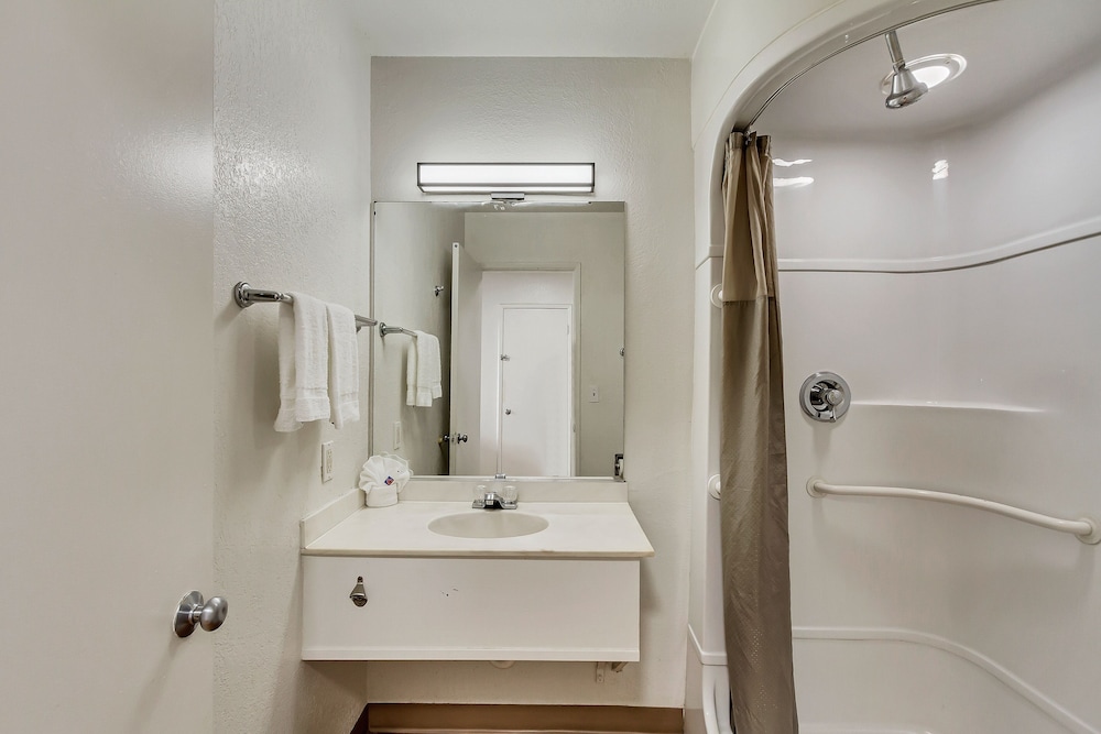Deluxe Room, 2 Double Beds, Hearing Accessible, Non Smoking photo 3