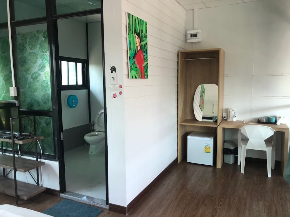 Deluxe Room with Balcony and Sea View photo 2