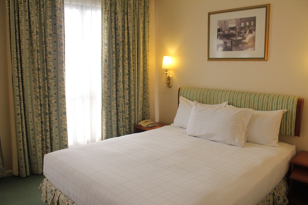 Three Bedroom Apartment - Photo 3