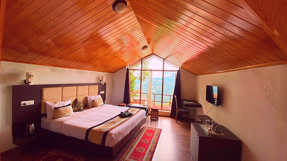 Traditional Suite, 1 Double Bed, Private Bathroom, Mountain View