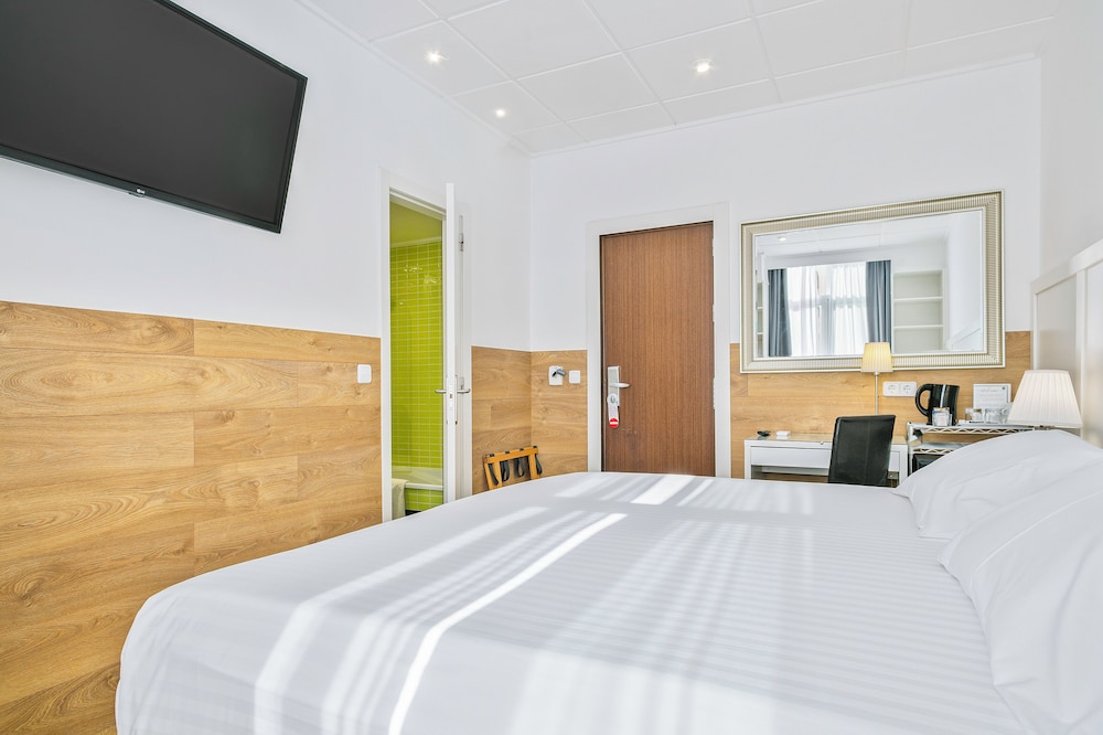 Double Room, Town Hall Square