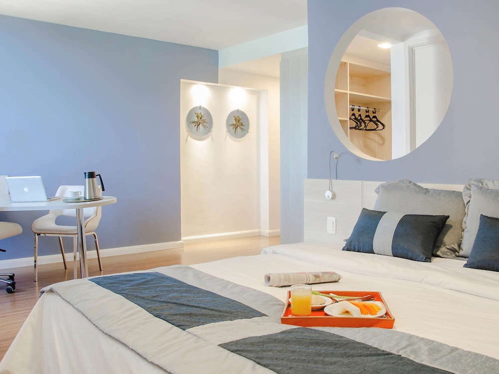 Superior Room, 1 Queen Bed photo 2