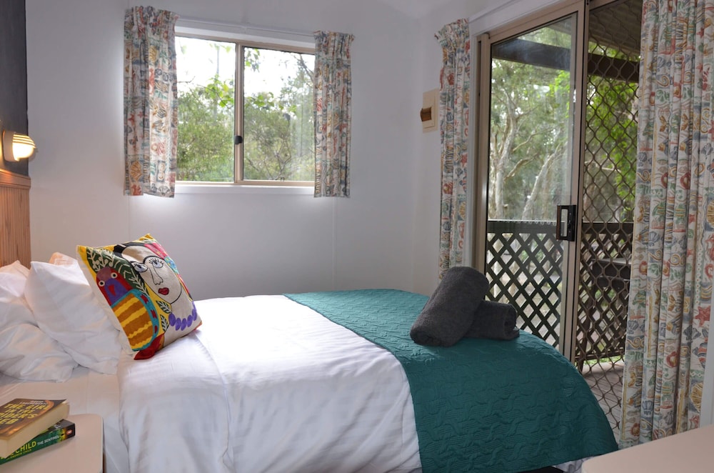 Norwegian Solitude - Linen/Towels Supplied to the Main Bed only photo 1