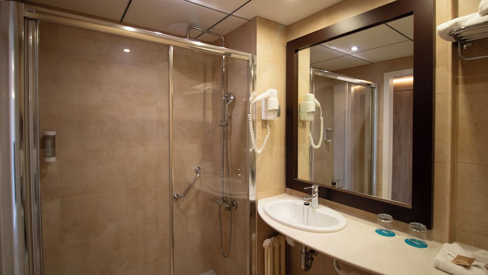 Comfort Triple Room, Pool View (3 Adultos)