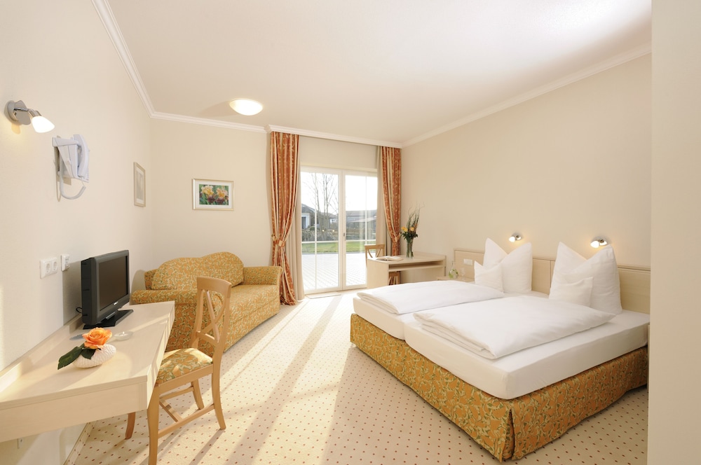 Double Room with Extra Bed photo 3