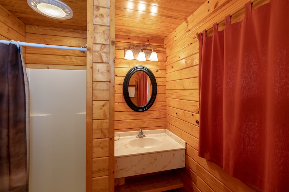 Cabin (No Linens Included) photo 2