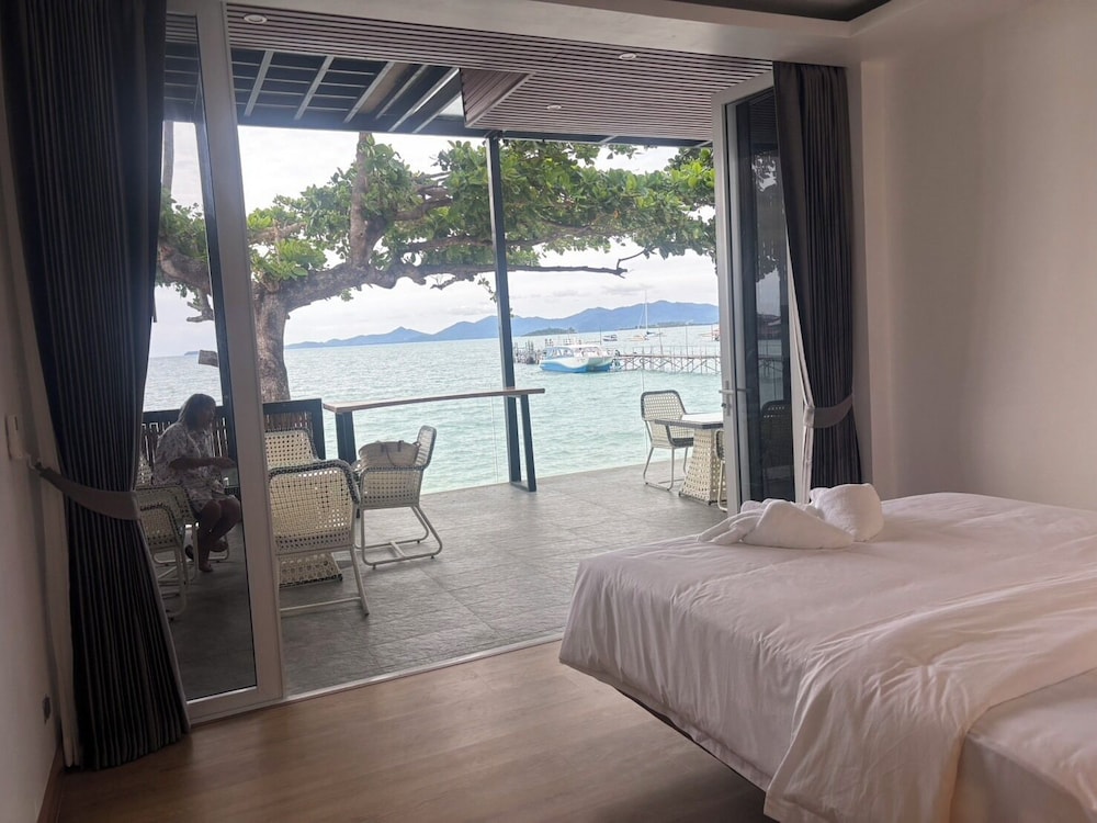 Family Room, Beach View