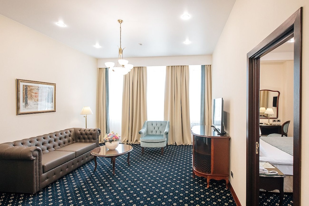 Luxury Suite