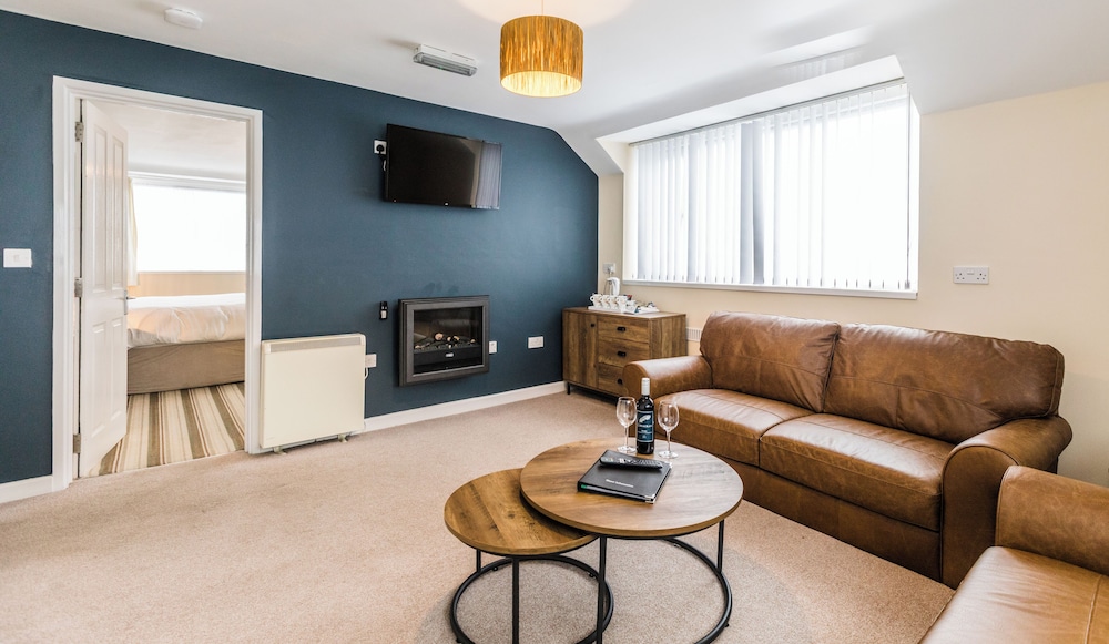 Standard Suite, 3 Bedrooms (No pets) photo 2