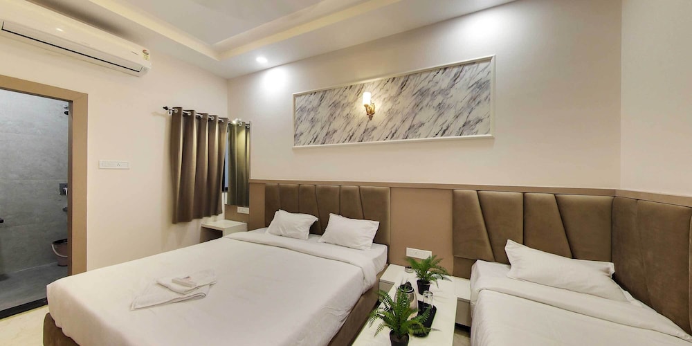 Deluxe Triple Room, City View