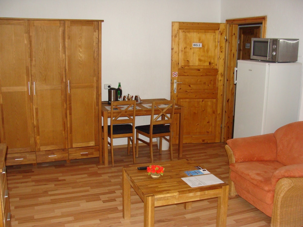 Basic Double Room, 1 King Bed photo 2