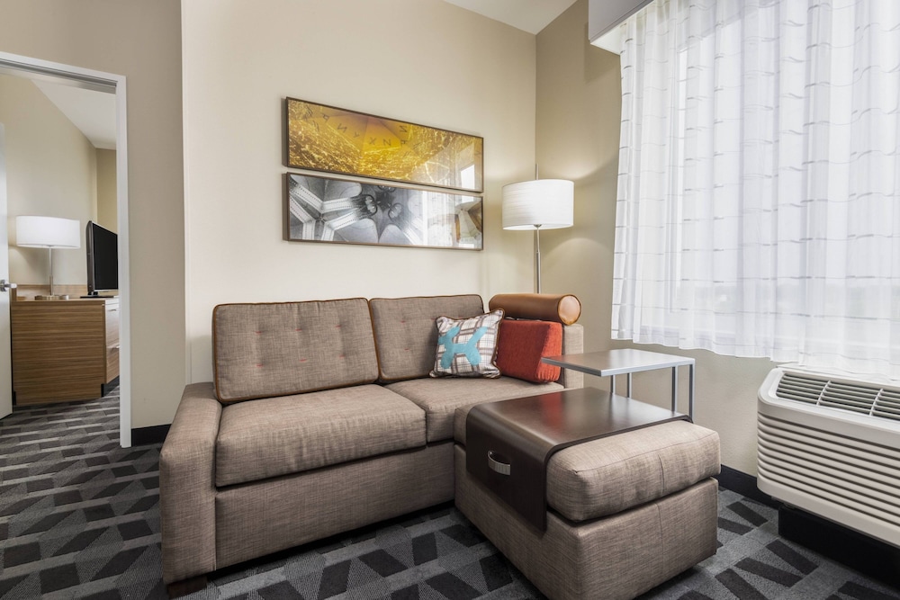 Suite, 1 Bedroom - Photo 6