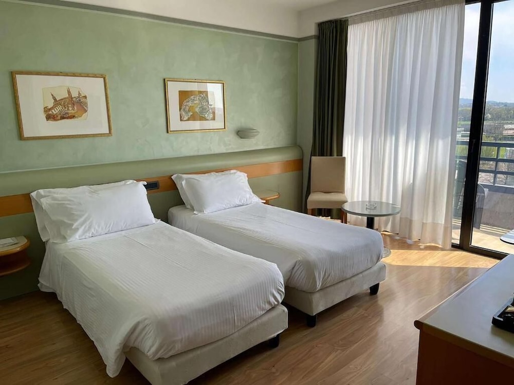 Classic Twin Room - Photo 1