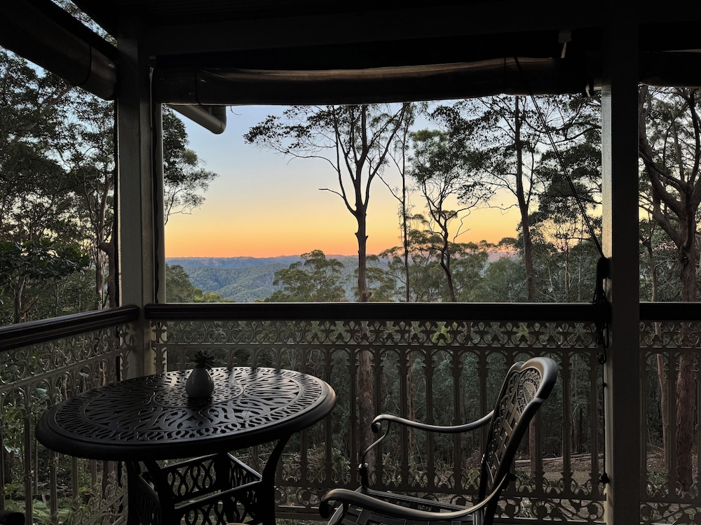 Deluxe Cabin, 1 Queen Bed, Balcony, Mountain View