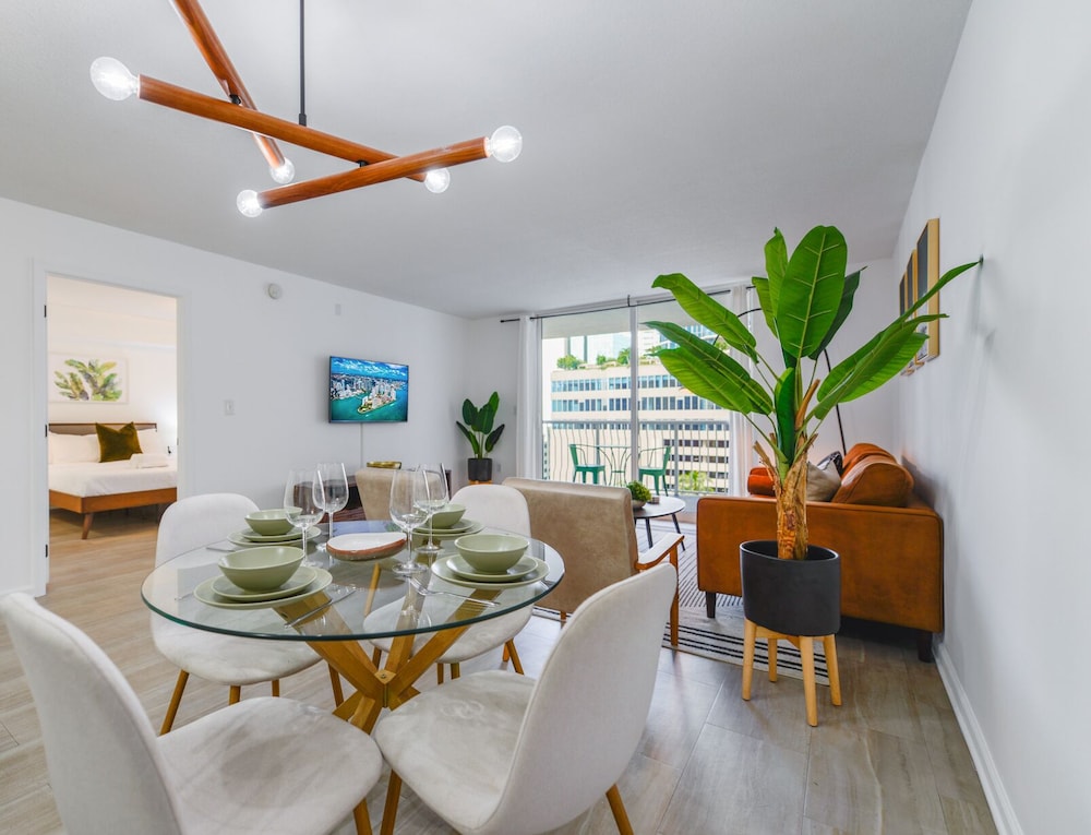 Luxury Condo, 1 Bedroom, City View photo 2