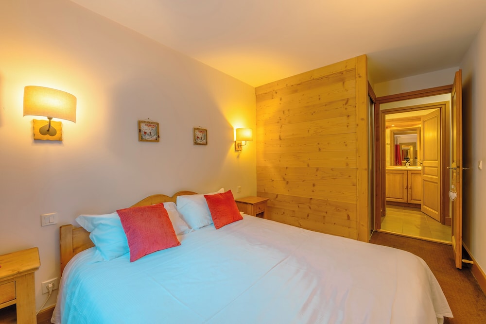 Family Apartment, Multiple Bedrooms (Vallorcine Loriaz 14 ski in / ski out)