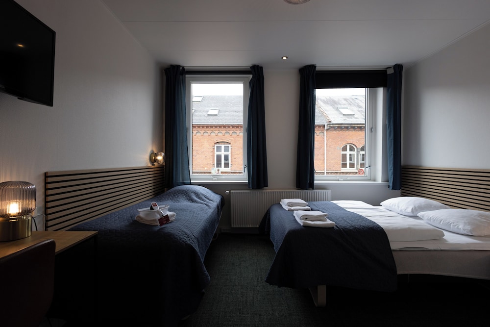 Standard Double Room - Photo 7