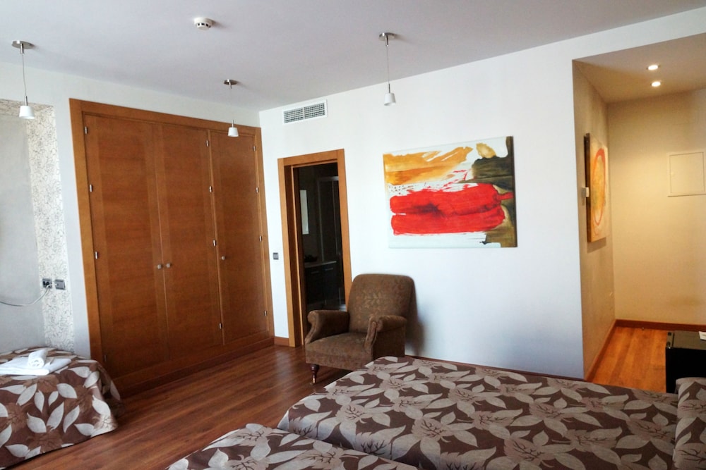 Triple Room, 3 Twin Beds photo 3