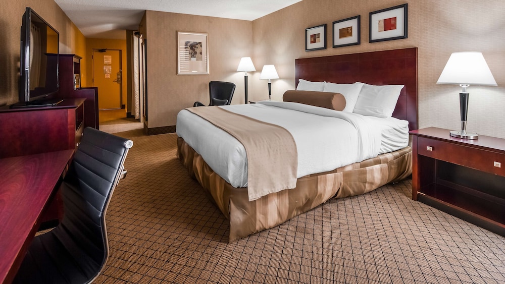 Executive Suite, 1 King Bed, Non Smoking, Jetted Tub - Photo 1