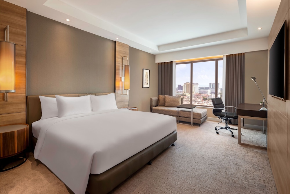 Premier Room, 1 King Bed photo 3