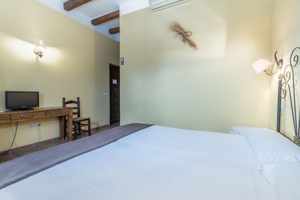 Superior Double or Twin Room - Photo 10