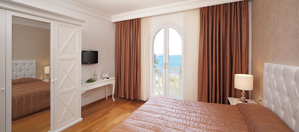 Deluxe Villa, 2 Bedrooms, Kitchen, Sea View thumbnail 6