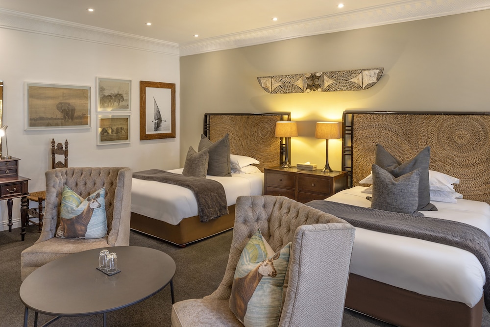Standard Suite, 1 King Bed thumbnail 6