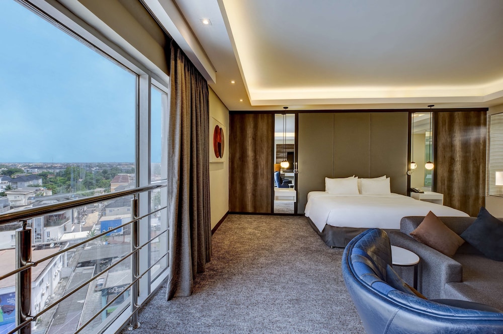 Royal Suite, 4 Bedrooms (Lounge Access) photo 2