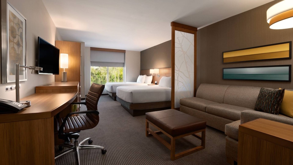 Deluxe Room, 2 Queen Beds (with Sofa Sleeper) photo 3