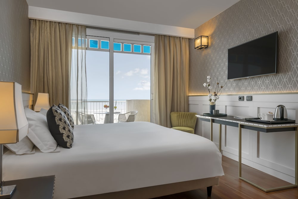 Deluxe Room, Balcony, Sea Facing - Photo 1